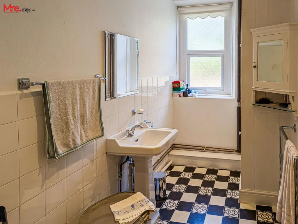5 bed Semi-Detached