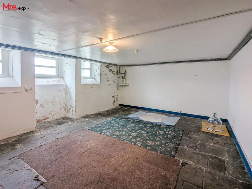 5 bed Semi-Detached