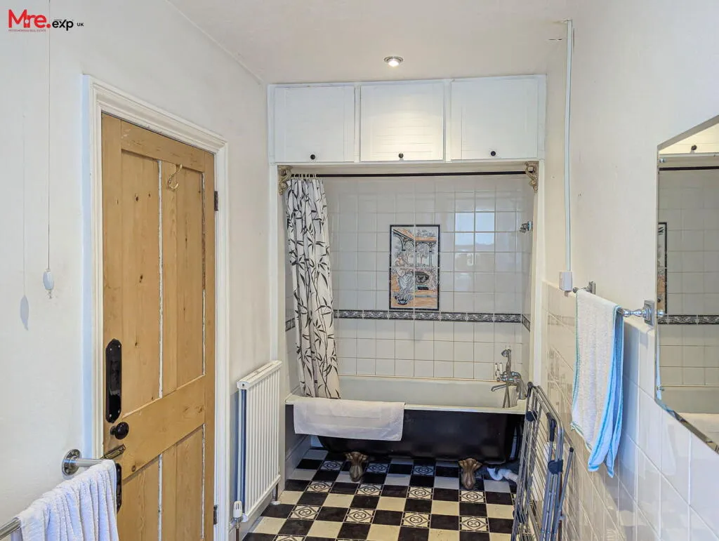 5 bed Semi-Detached