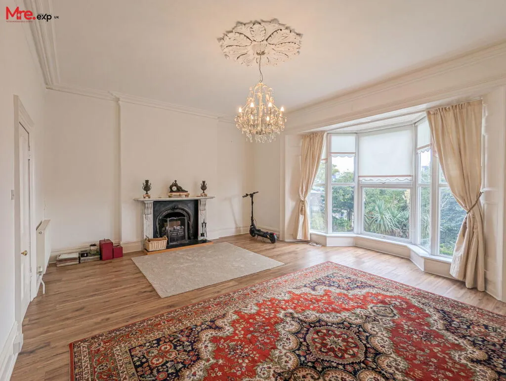 5 bed Semi-Detached