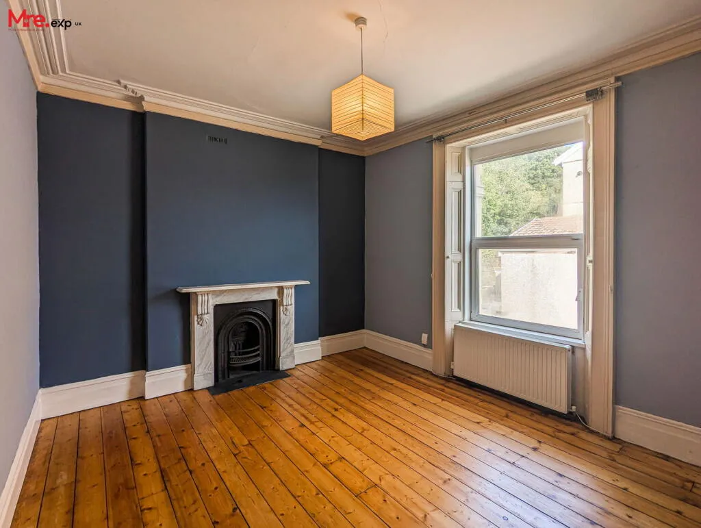 5 bed Semi-Detached