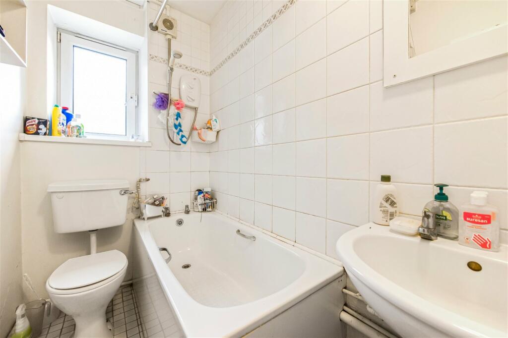1 bed Ground Flat