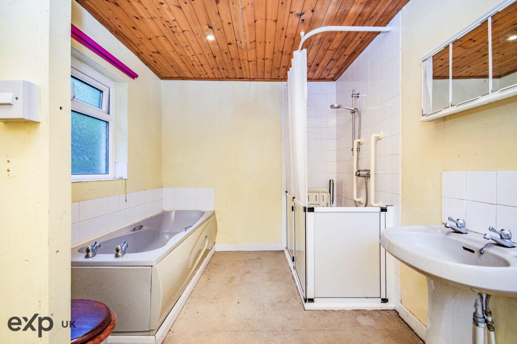 2 bed End of Terrace