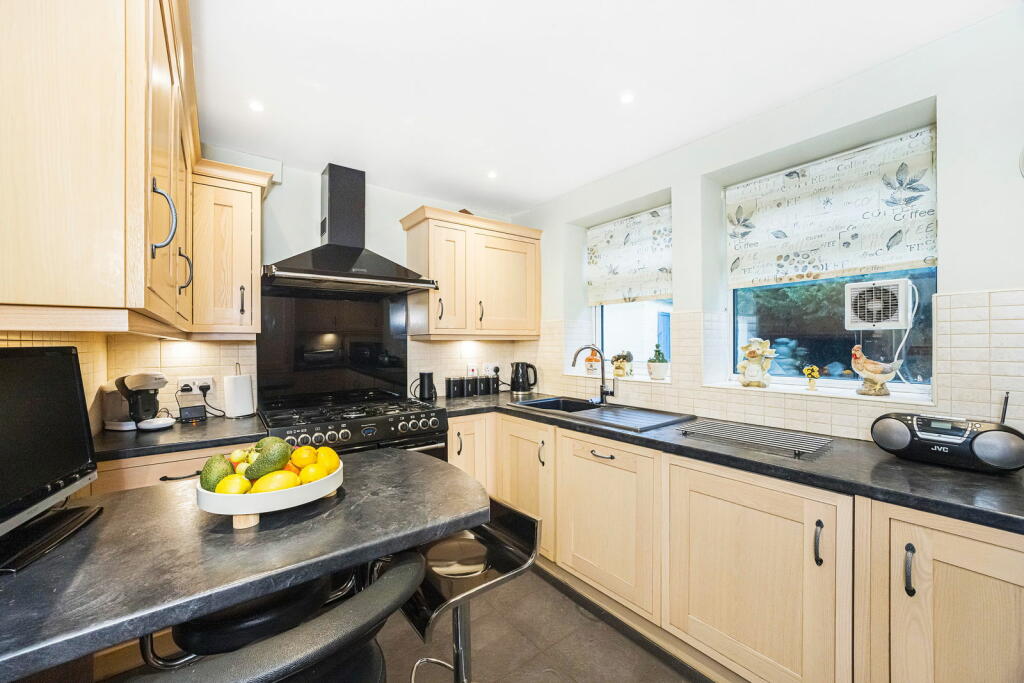 2 bed Ground Flat
