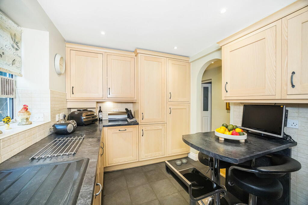 2 bed Ground Flat