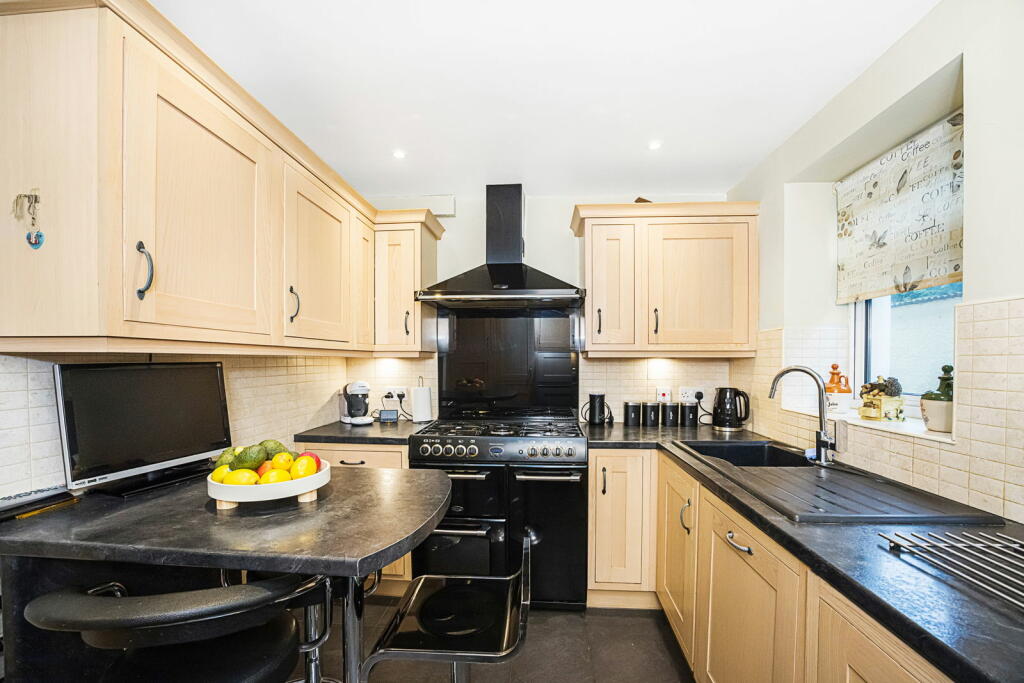 2 bed Ground Flat