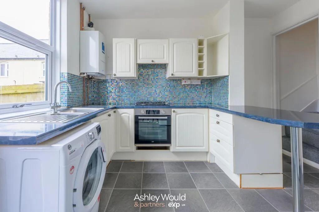 3 bed End of Terrace