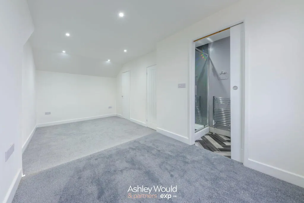 3 bed End of Terrace