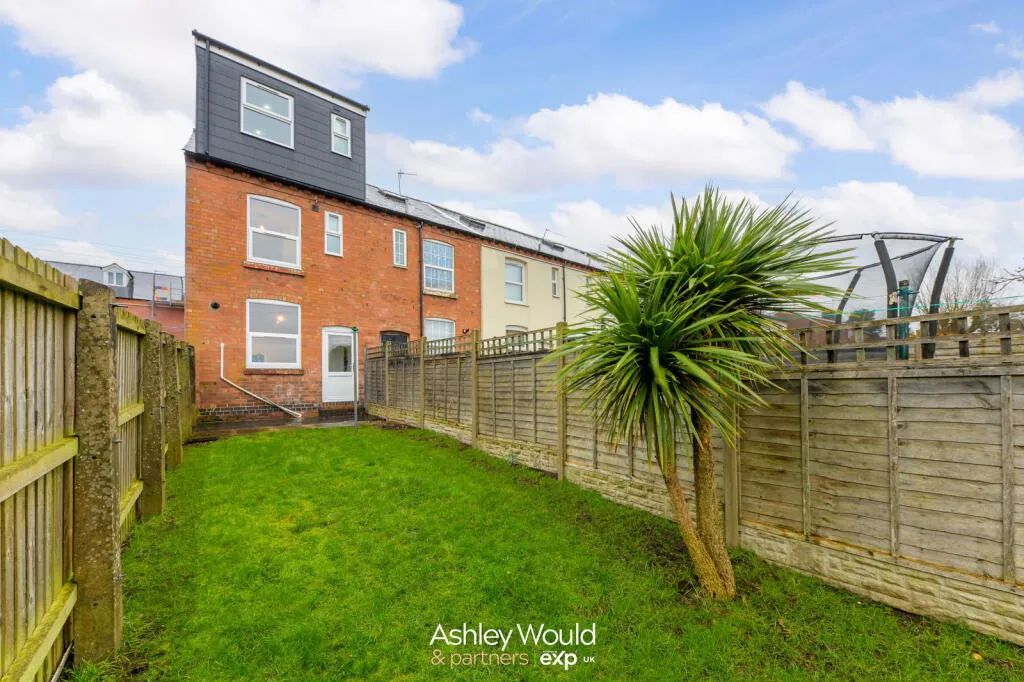 3 bed End of Terrace