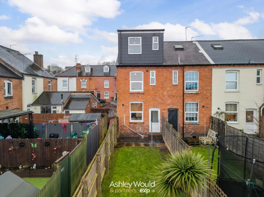3 bed End of Terrace