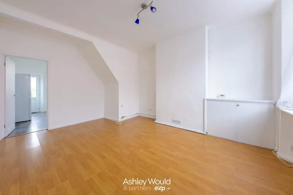 3 bed End of Terrace