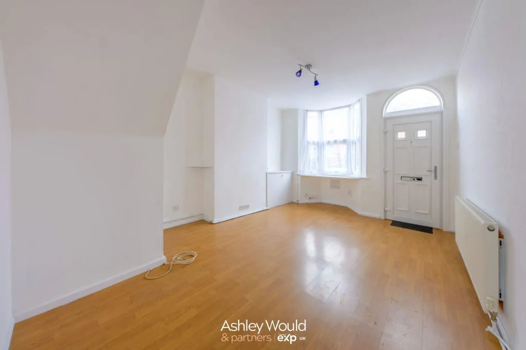 3 bed End of Terrace
