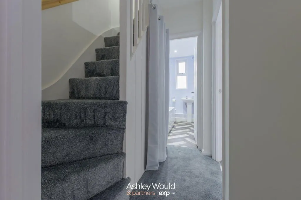 3 bed End of Terrace
