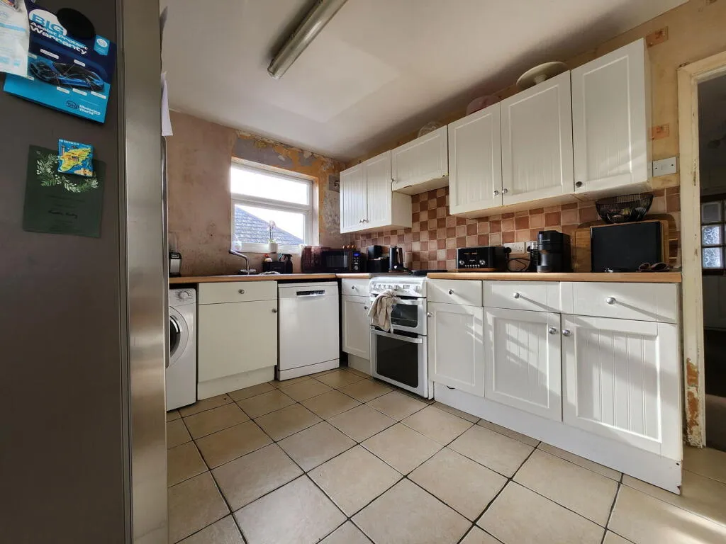 4 bed Semi-Detached Bungalow