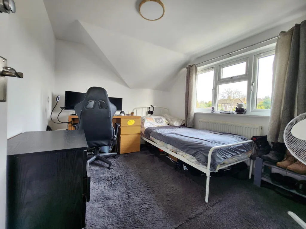 4 bed Semi-Detached Bungalow