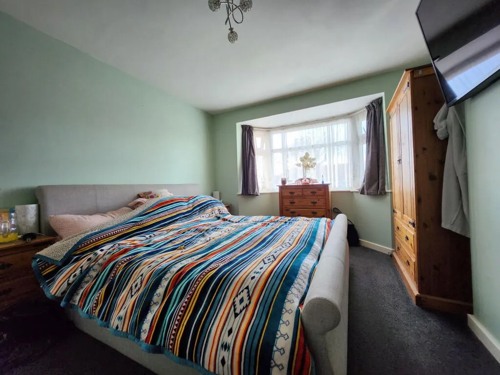 4 bed Semi-Detached Bungalow