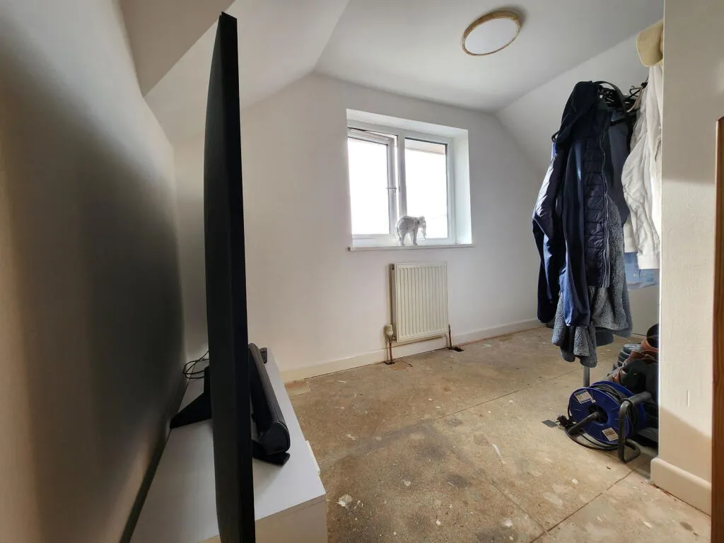 4 bed Semi-Detached Bungalow