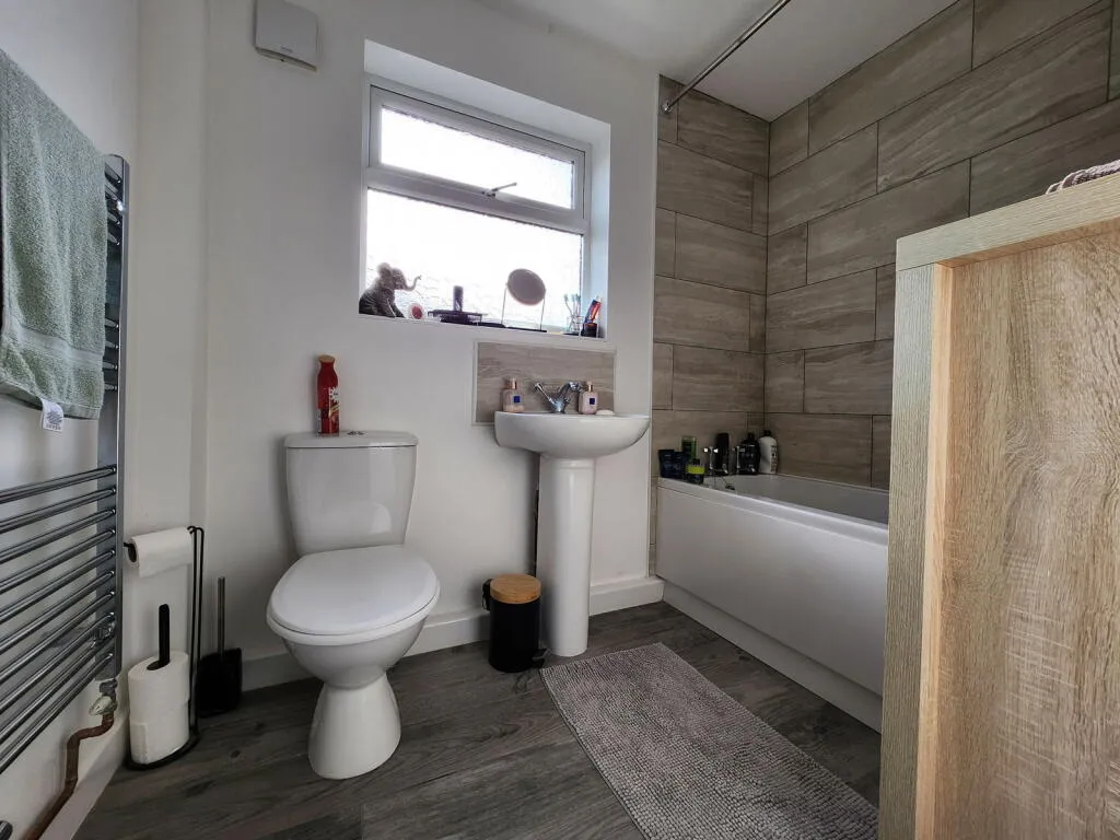 4 bed Semi-Detached Bungalow