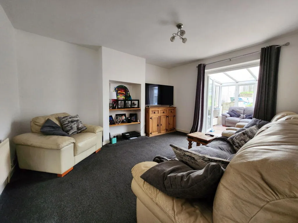 4 bed Semi-Detached Bungalow