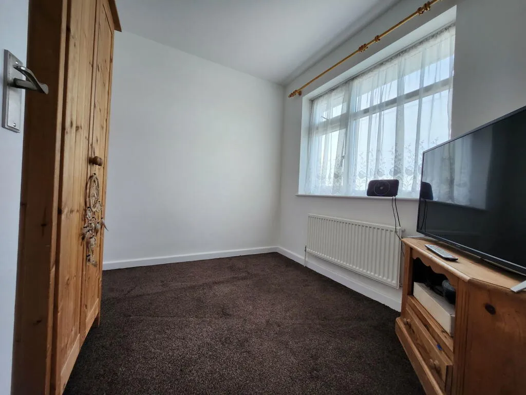 4 bed Semi-Detached Bungalow