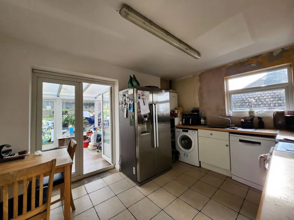 4 bed Semi-Detached Bungalow