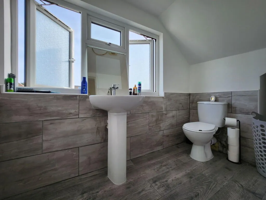 4 bed Semi-Detached Bungalow