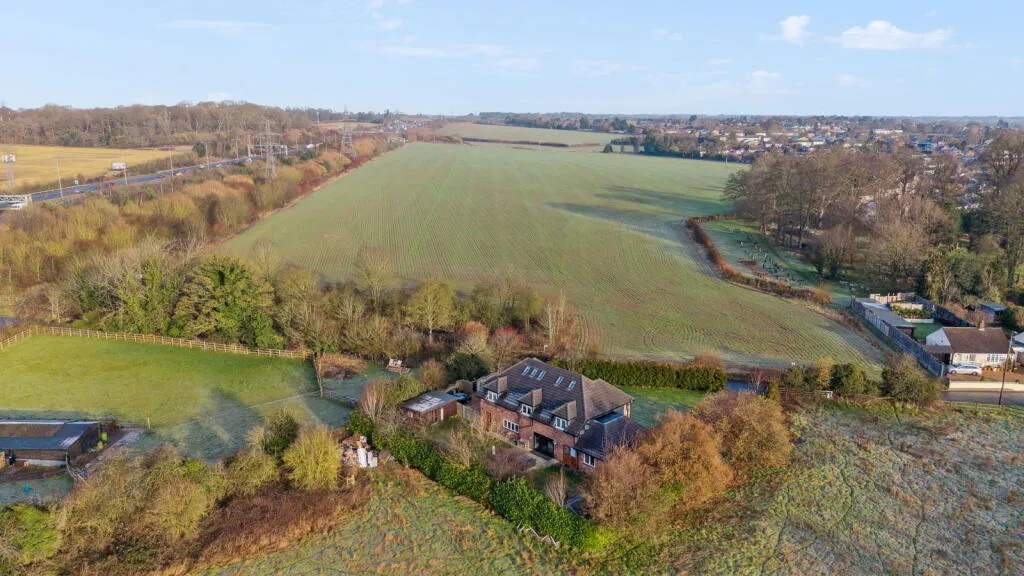 6 bed Detached