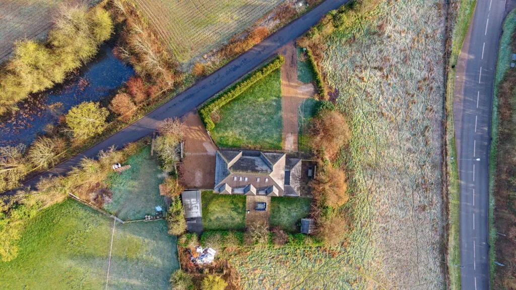 6 bed Detached