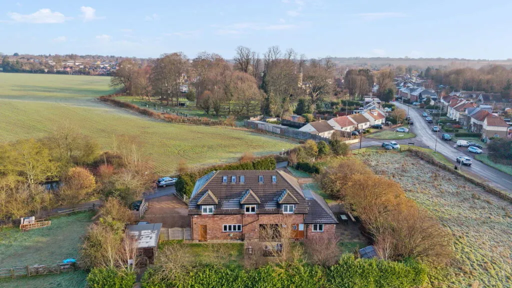 6 bed Detached