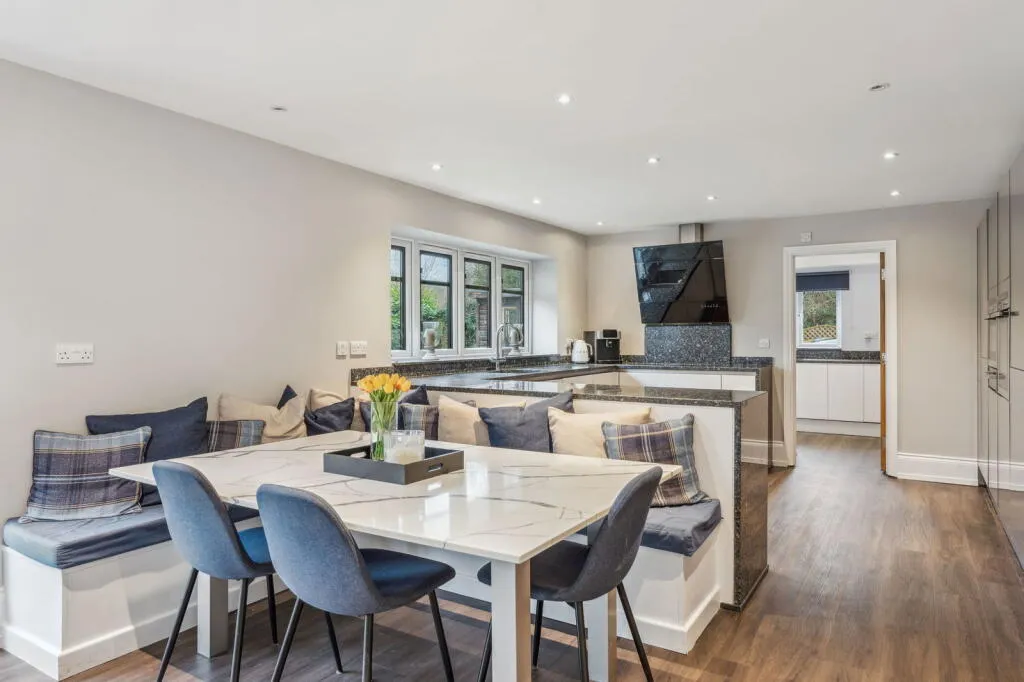 6 bed Detached