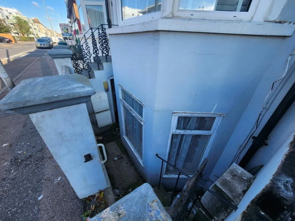 1 bed Ground Flat