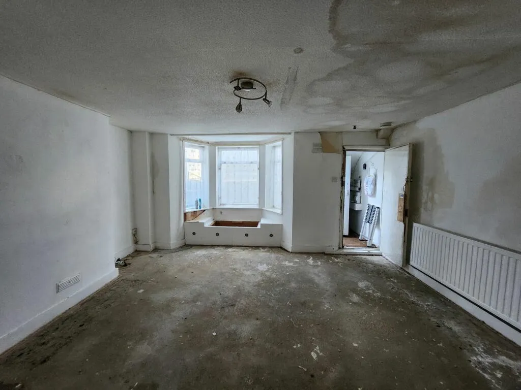 1 bed Ground Flat