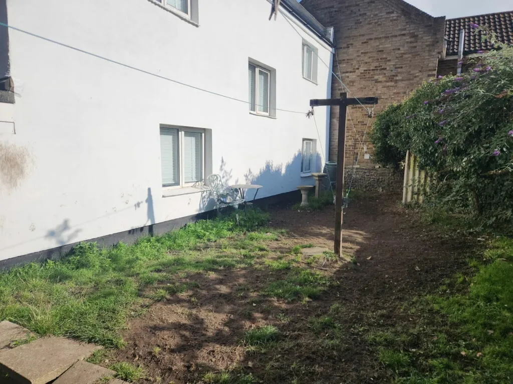 1 bed Ground Flat