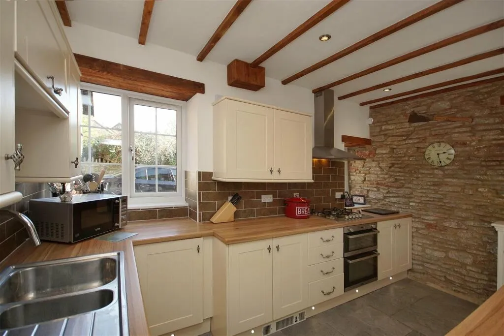 6 bed Character Property
