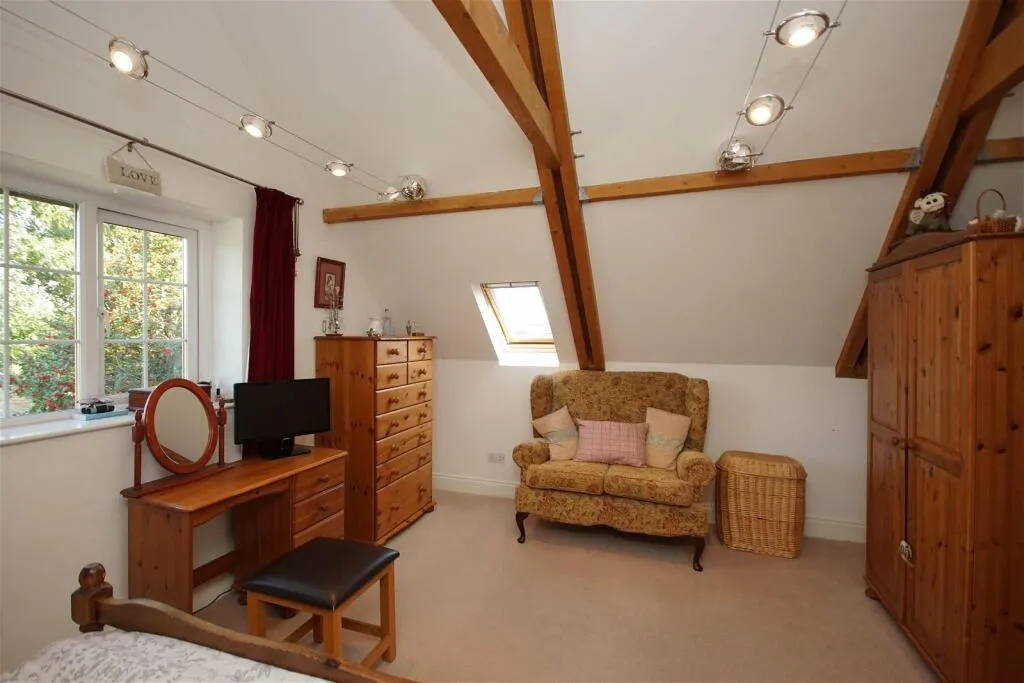 6 bed Character Property