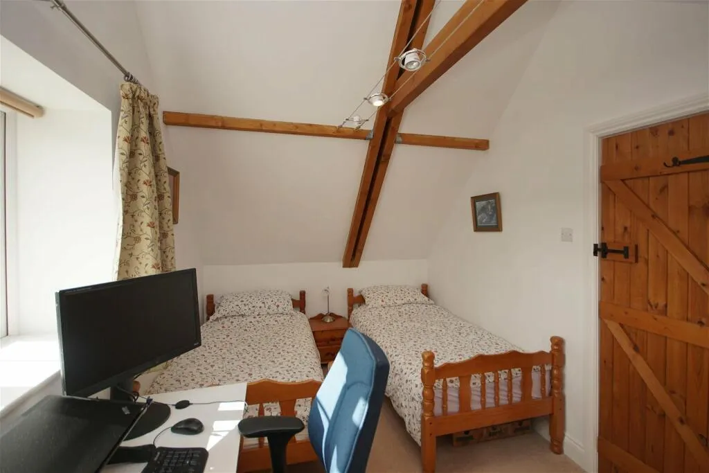 6 bed Character Property