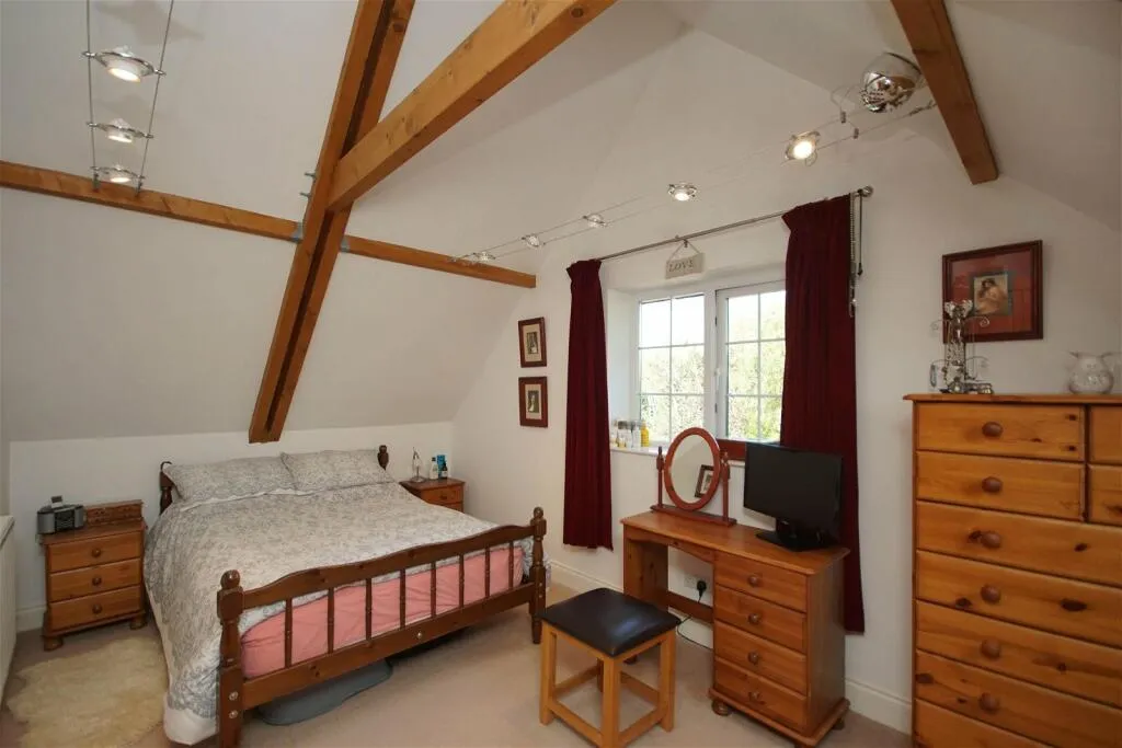 6 bed Character Property