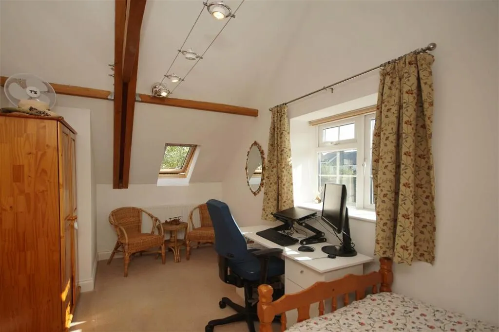 6 bed Character Property