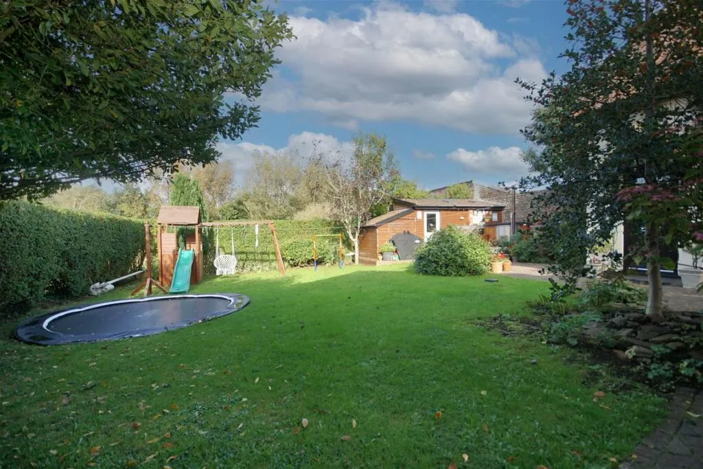 6 bed Character Property