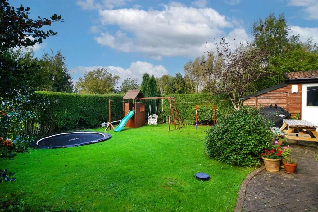 6 bed Character Property