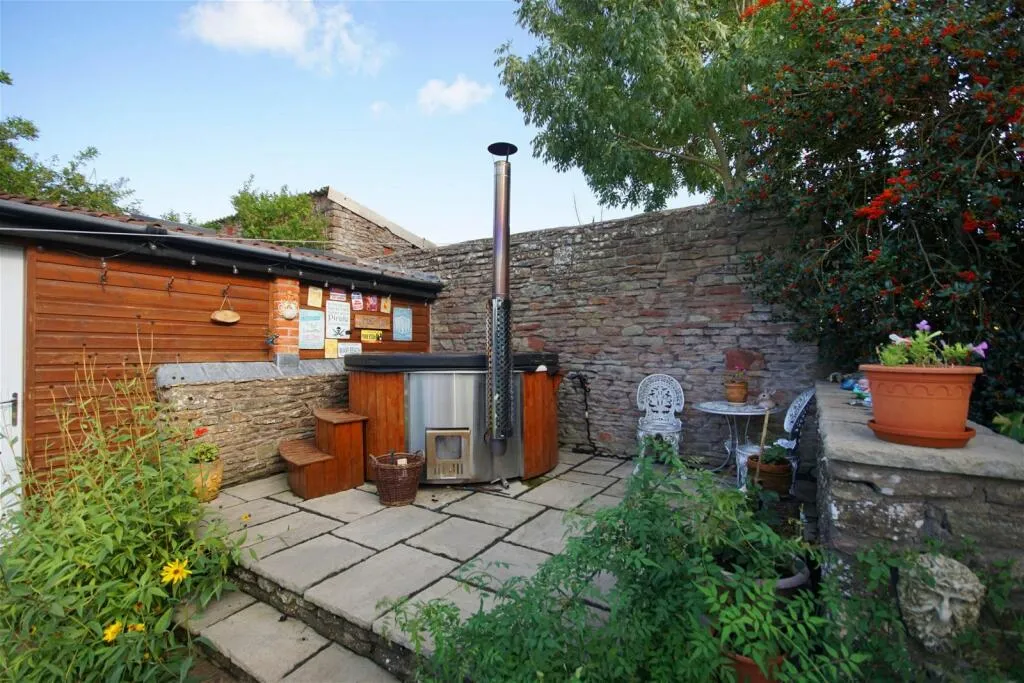 6 bed Character Property