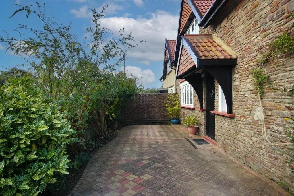 6 bed Character Property
