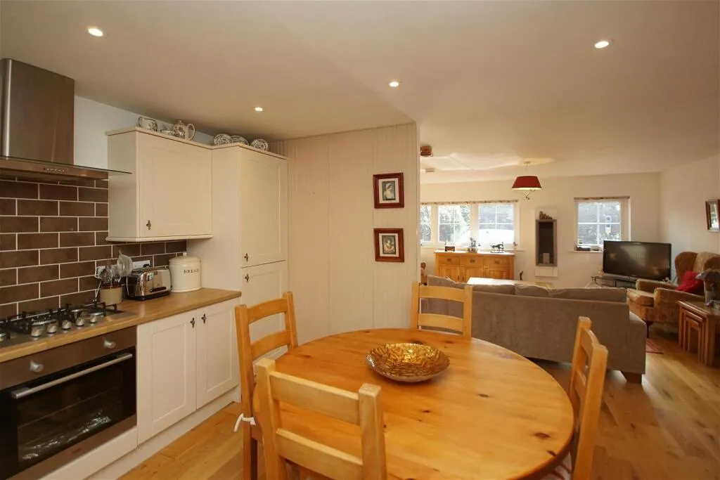 6 bed Character Property