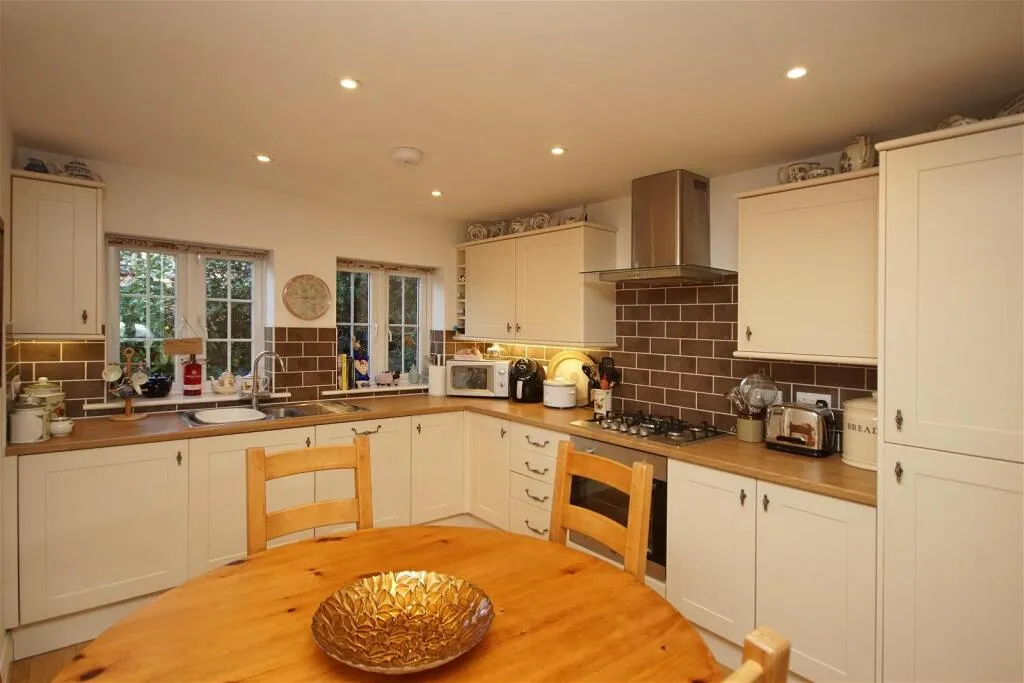 6 bed Character Property