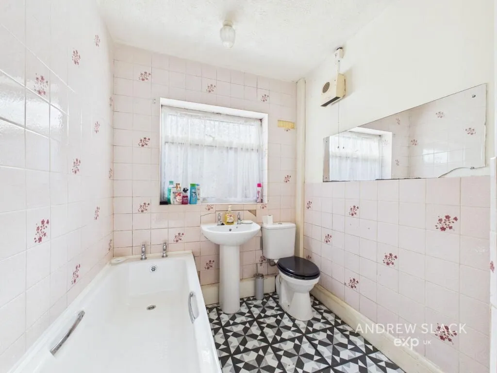 2 bed Detached Bungalow