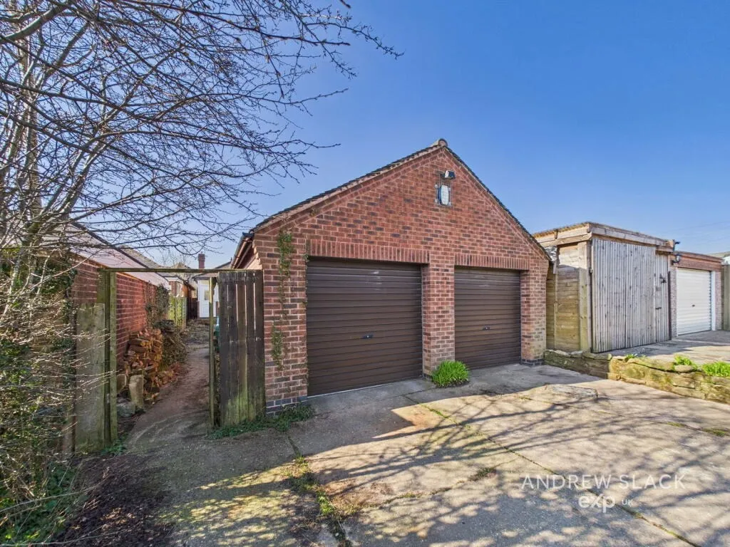 2 bed Detached Bungalow