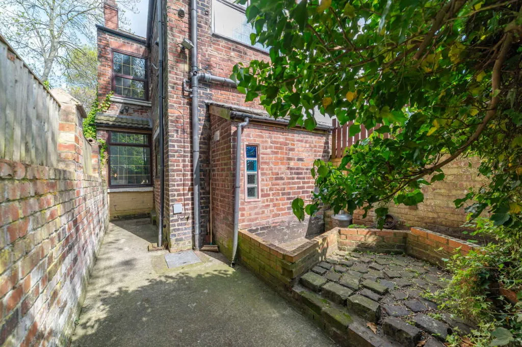2 bed End of Terrace