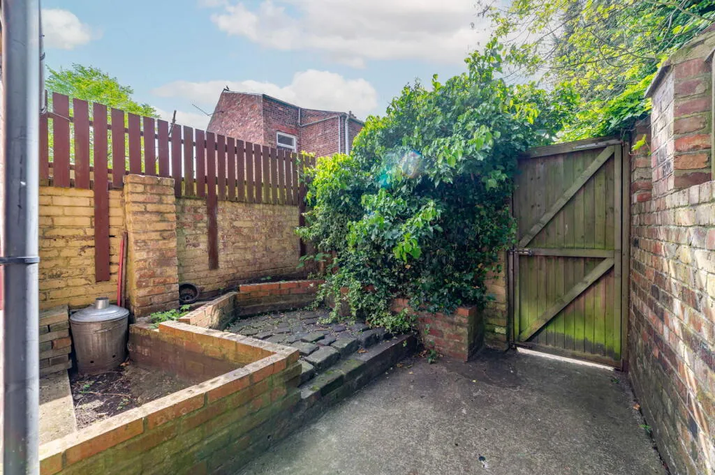 2 bed End of Terrace