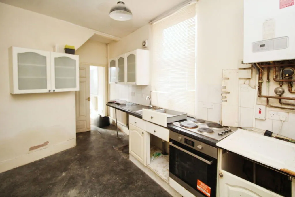 3 bed End of Terrace