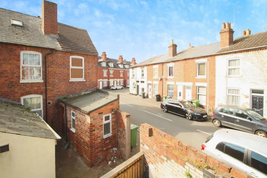 3 bed End of Terrace